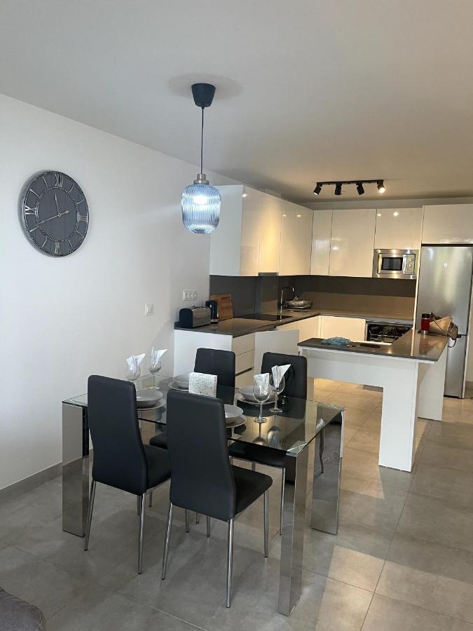 2-Bedroom-Apartment With A Terrace, Pool, Gym มาลากา ภายนอก รูปภาพ