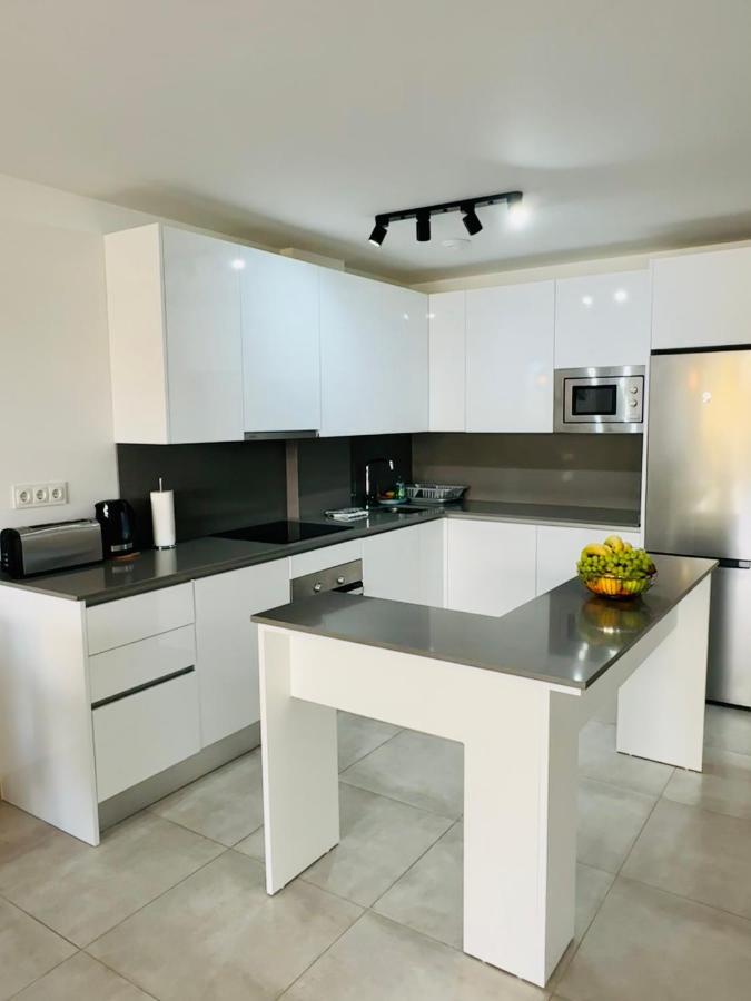 2-Bedroom-Apartment With A Terrace, Pool, Gym มาลากา ภายนอก รูปภาพ