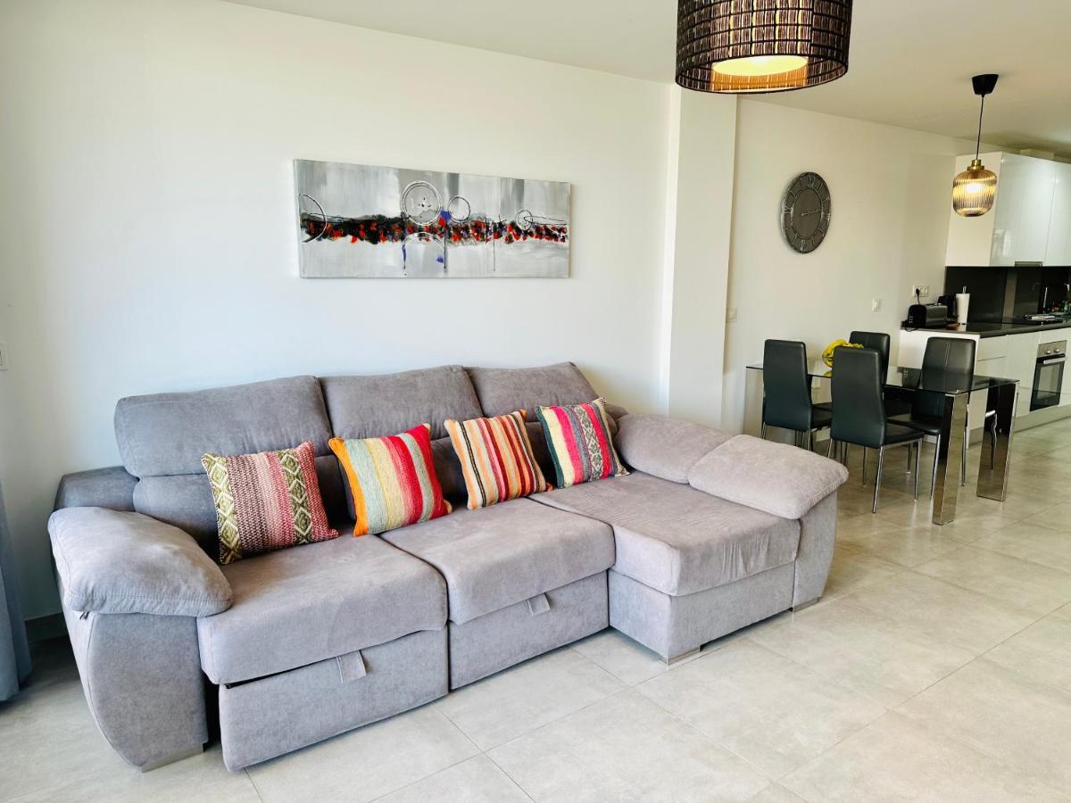 2-Bedroom-Apartment With A Terrace, Pool, Gym มาลากา ภายนอก รูปภาพ
