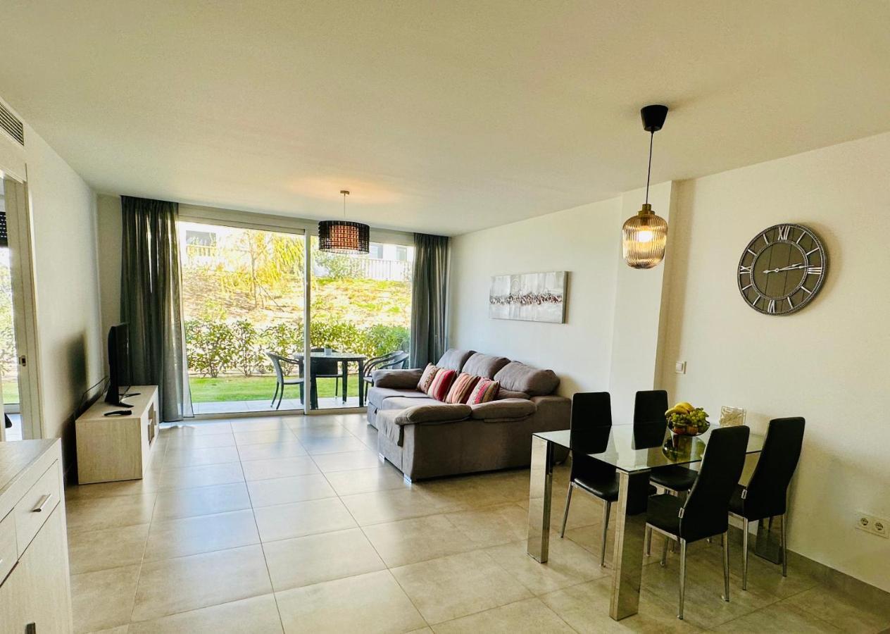 2-Bedroom-Apartment With A Terrace, Pool, Gym มาลากา ภายนอก รูปภาพ