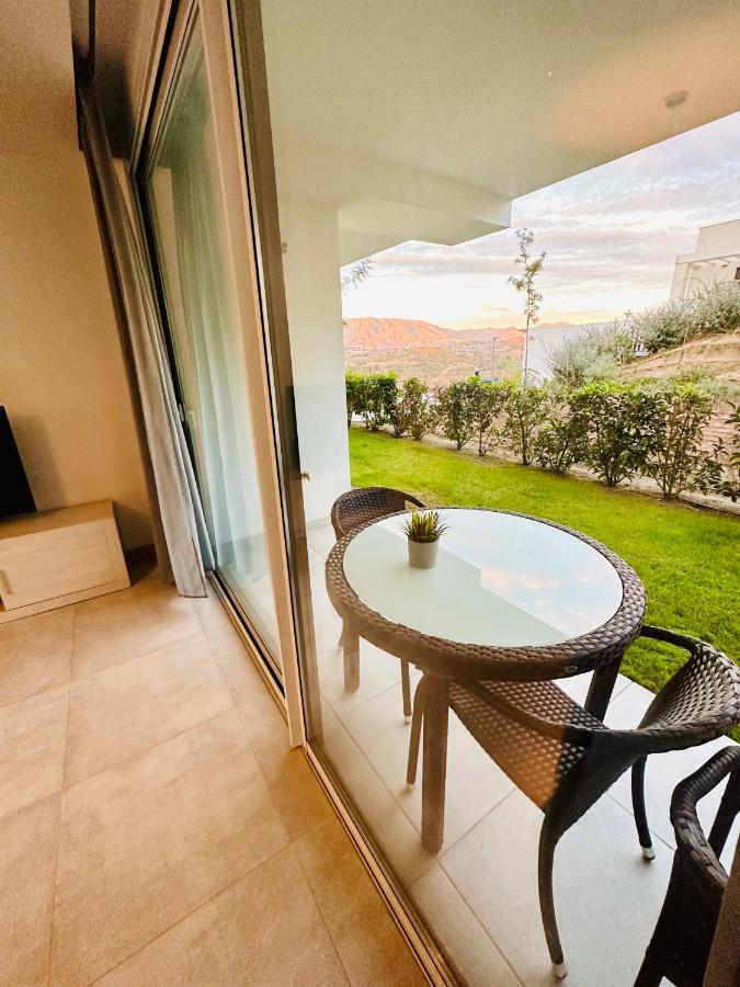 2-Bedroom-Apartment With A Terrace, Pool, Gym มาลากา ภายนอก รูปภาพ